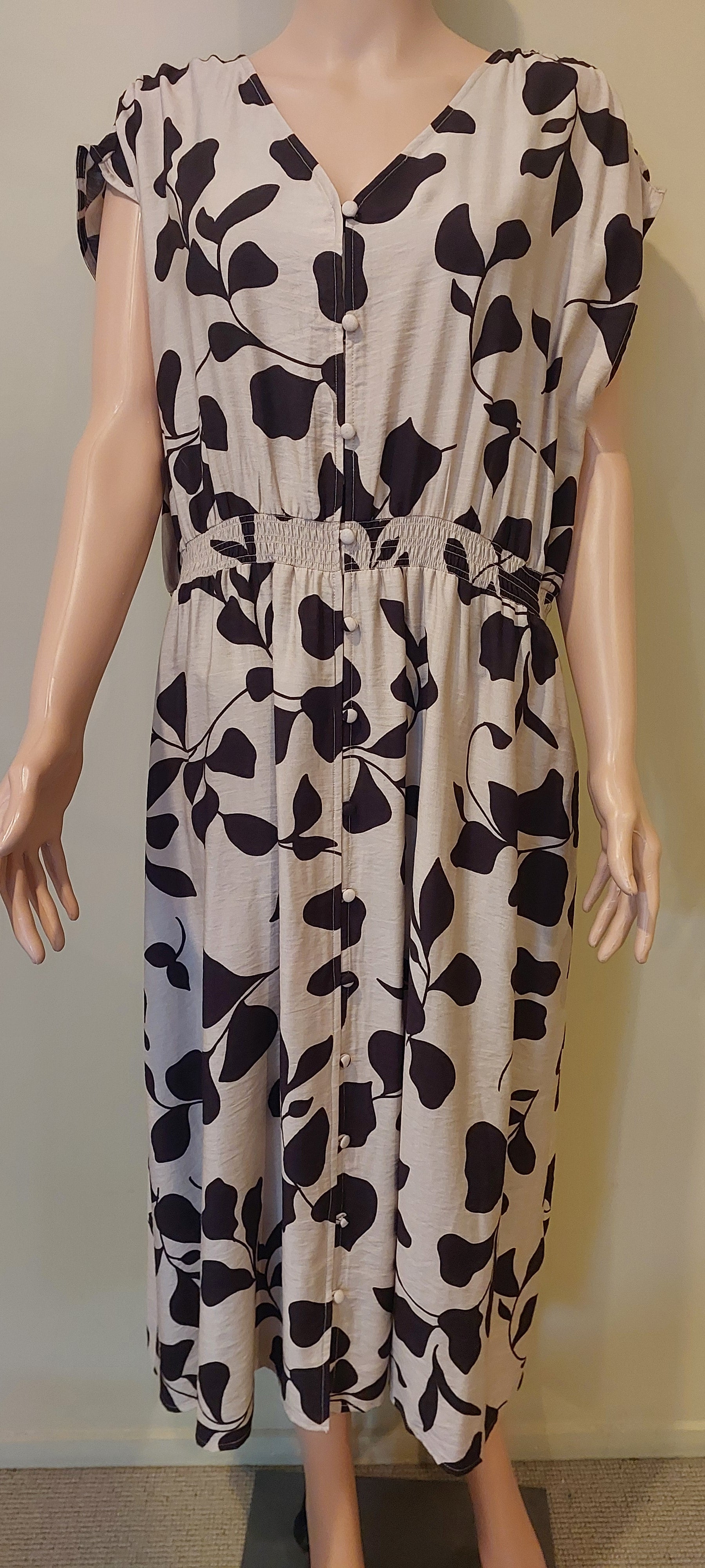 Jacqui E Dress - Size 16