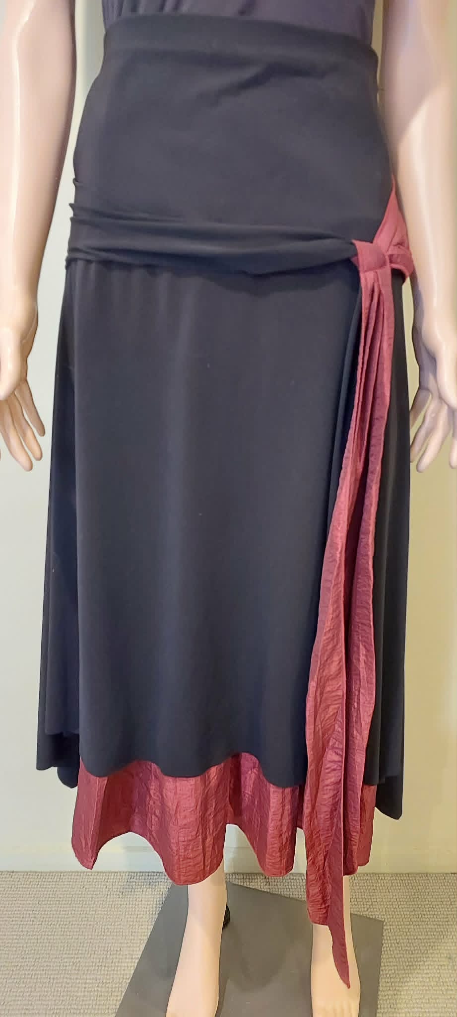 Lisa Law Skirt - Size 14